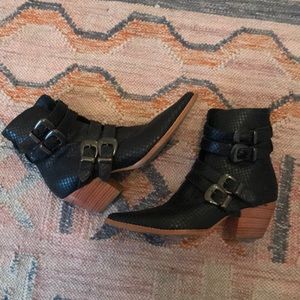 Matisse Cary boots in Black